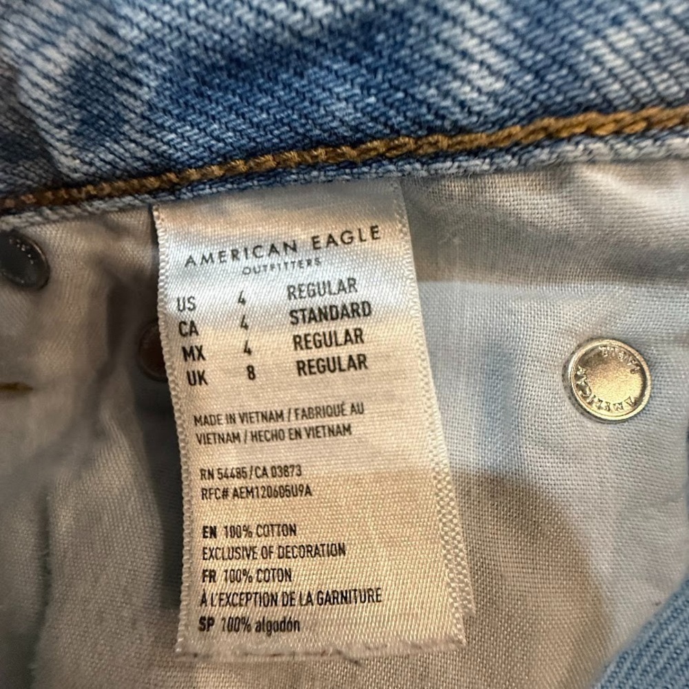 American Eagle Jeans Womens 4 Light Wash Mom Jean Distressed High Rise 28x28 - Picture 5 of 8